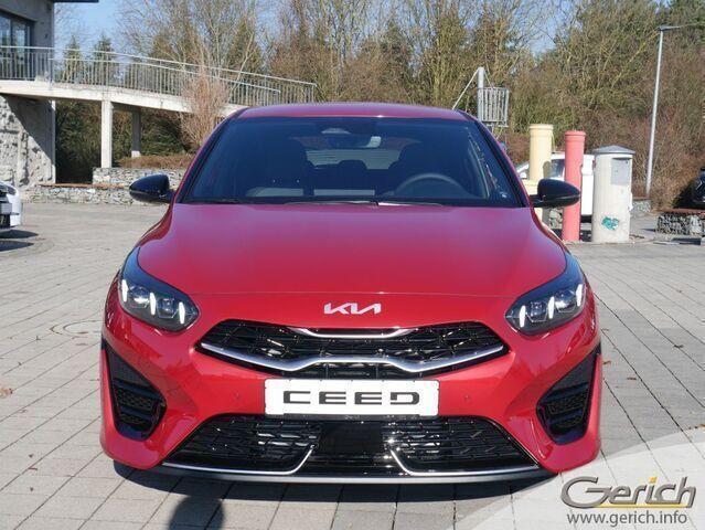 Neu Kia Ceed 140 PS (102 kW) 2025 Rot Kleinwagen
