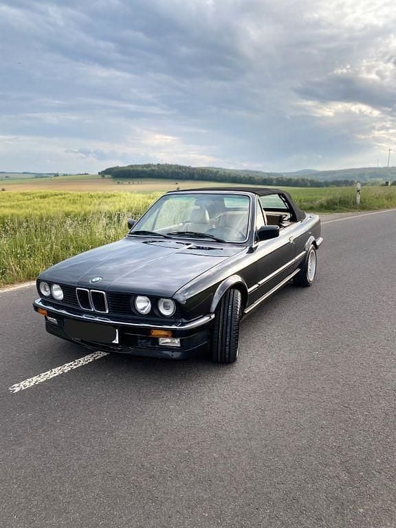 Schwarz Gebraucht 1988 BMW 325 Cabriolet Basis Cabrio | 17.500 € - Bild 1/4