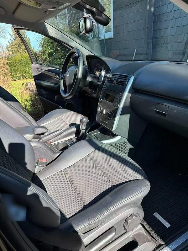 Gebraucht Mercedes A180 116 PS (85 kW) 2010 Schwarz Kleinwagen