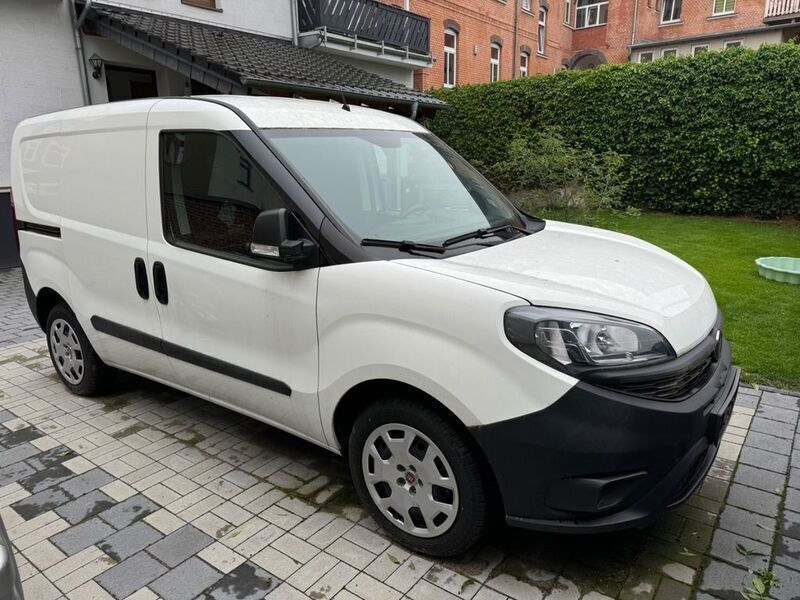 Gebraucht Fiat Doblò 95 PS (69 kW) 2019 Weiß Van / Kleinbus