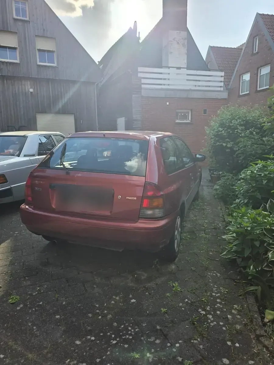 Gebraucht Mazda 323F 75 PS (55 kW) 1997 Rot Kleinwagen