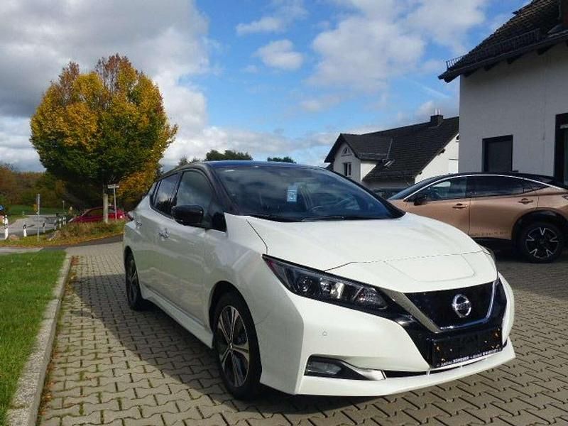 Gebraucht Nissan Leaf 110 kW (150 PS) 2021 Weis/schwarz Kleinwagen
