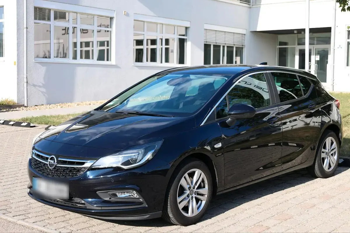 Gebraucht Opel Astra 125 PS (91 kW) 2018 Blau Limousine