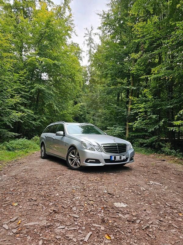 Silber Gebraucht 2009 Mercedes E350 Avantgarde Kombi | 9.000 € (Fairer Preis) - Bild 1/4