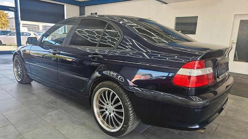 Gebraucht BMW 318 Lifestyle 143 PS (105 kW) 2003 Blau Limousine