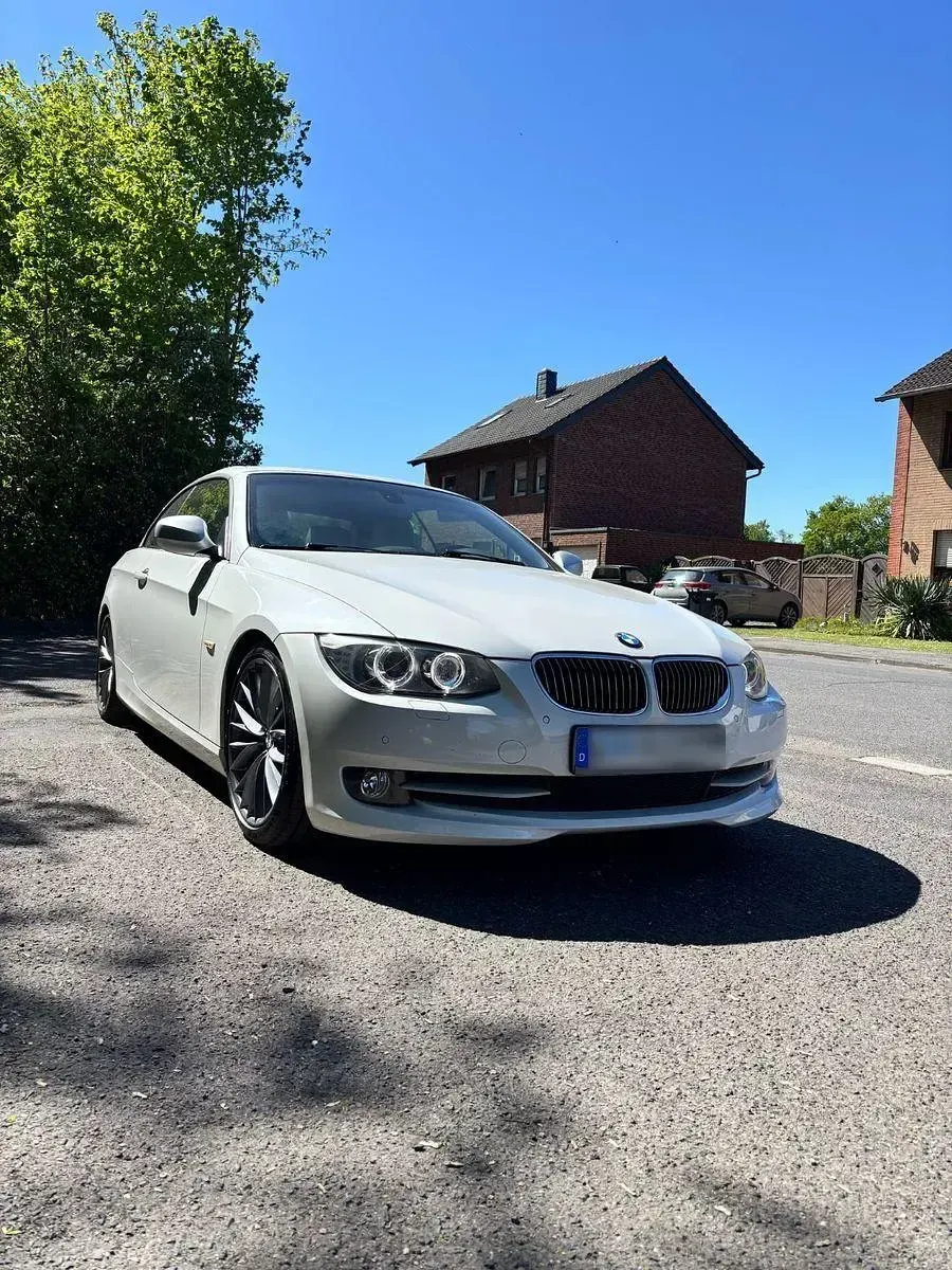 Gebraucht BMW 330 Cabriolet Exclusive 245 PS (180 kW) 2012 Weiß Cabrio