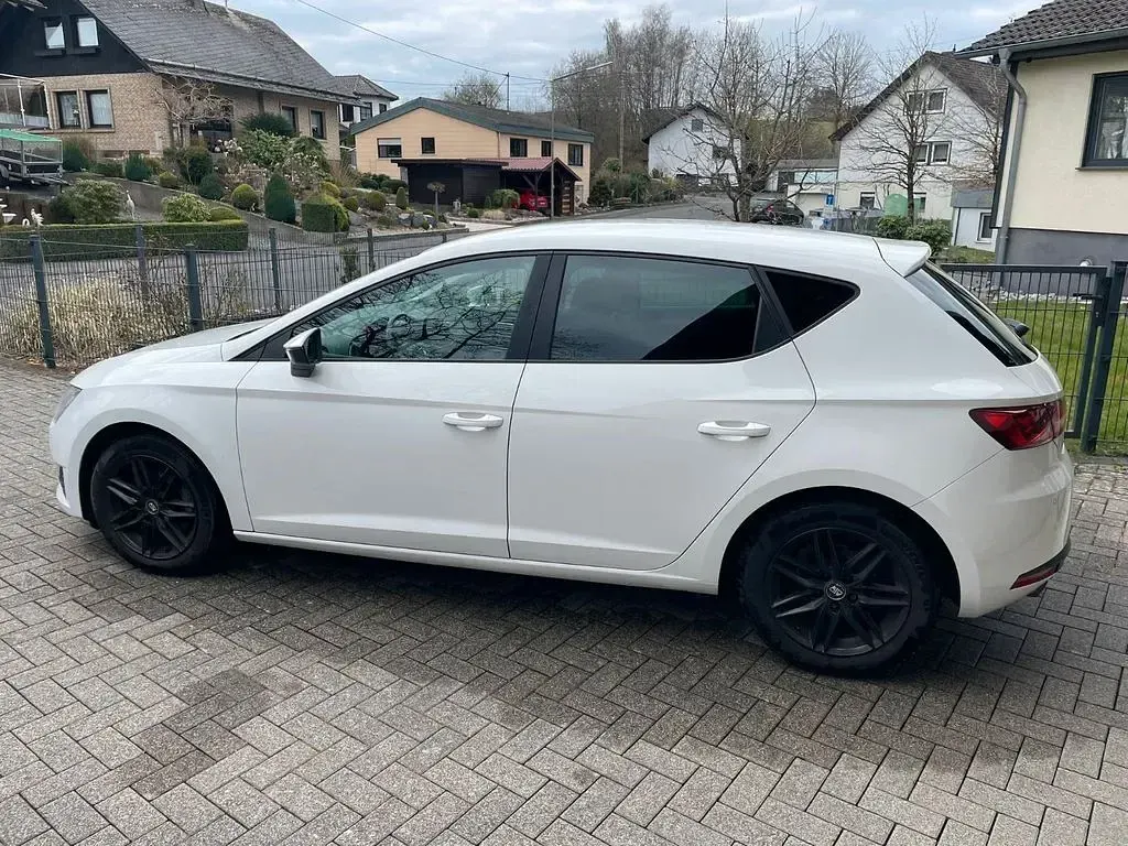Używany Seat Leon ST FR 140 KM (102 kW) 2013 Biały Kombi
