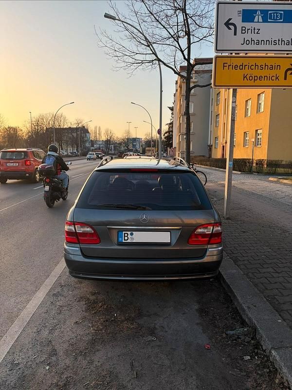 Gebraucht Mercedes E280 Avantgarde 190 PS (139 kW) 2005 Grau Kombi