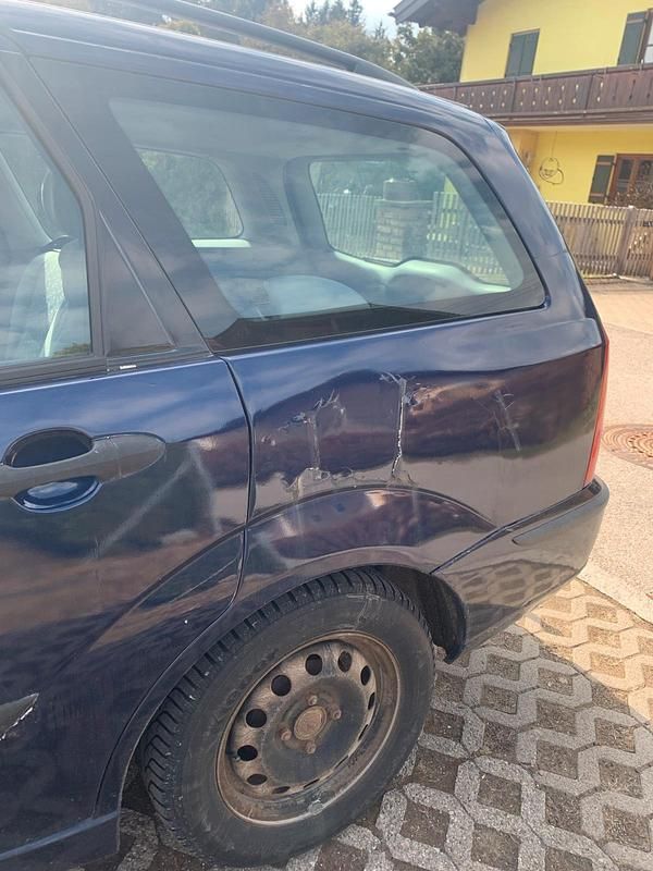 Gebraucht Ford Focus 100 PS (73 kW) 2002 Blau Kombi