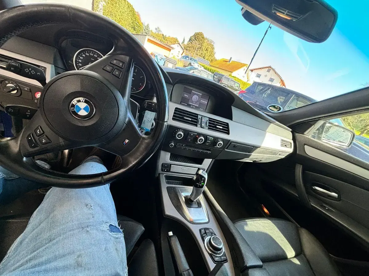 Gebraucht BMW 525 M Sport 197 PS (144 kW) 2009 Blau Kombi