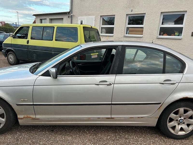 Gebraucht BMW 320 150 PS (110 kW) 1999 Silber Limousine