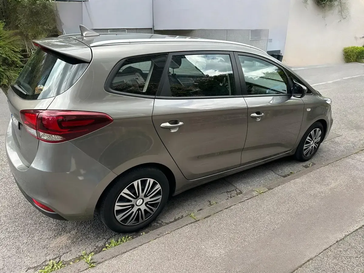 Gebraucht Kia Carens 165 PS (121 kW) 2018 Grau Van / Kleinbus