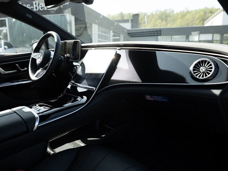 Gebraucht Mercedes EQE300 AMG 180 kW (245 PS) 2024 Blau metalliclack sodalithblau Limousine
