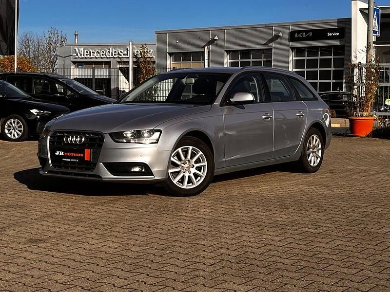 Silber Gebraucht 2015 Audi A4 Attraction Kombi | 7.980 € (Guter Preis) - Bild 1/4