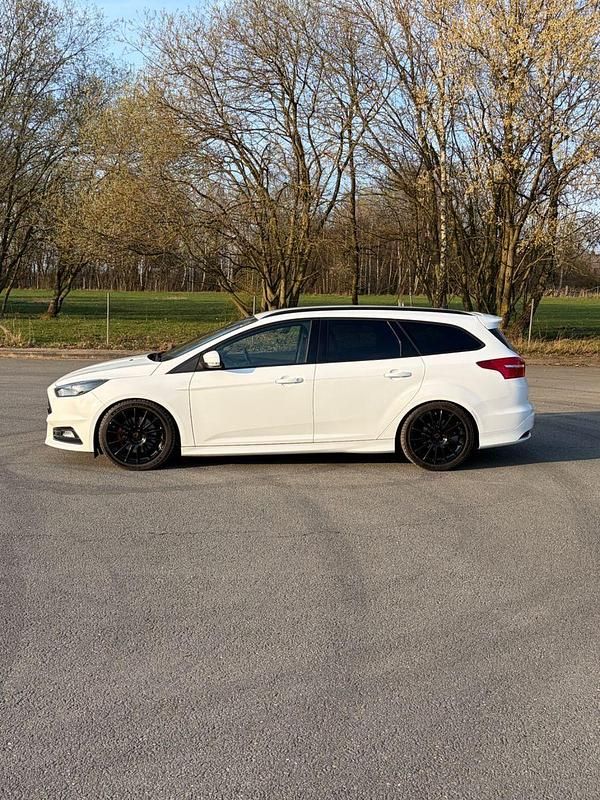 Gebraucht Ford Focus ST 250 PS (183 kW) 2017 Weiß Kombi