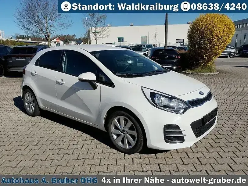 Second-hand Kia Rio 109 CP (80 kW) 2016 Alb Berlinǎ