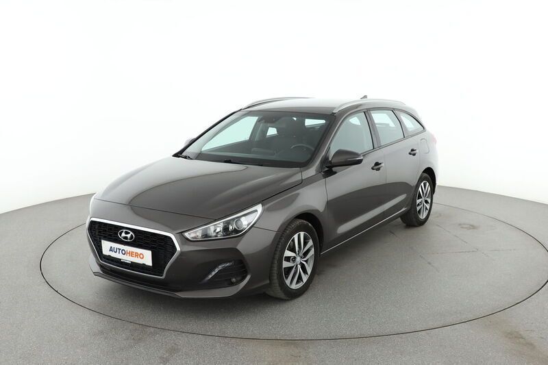 Grau Gebraucht 2019 Hyundai i30 Trend Kombi | 10.990 € (Guter Preis) - Bild 1/4