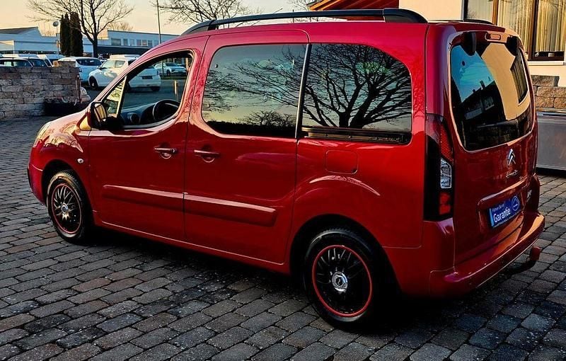 Gebraucht Citroën Berlingo Shine 110 PS (80 kW) 2016 Rot Van / Kleinbus