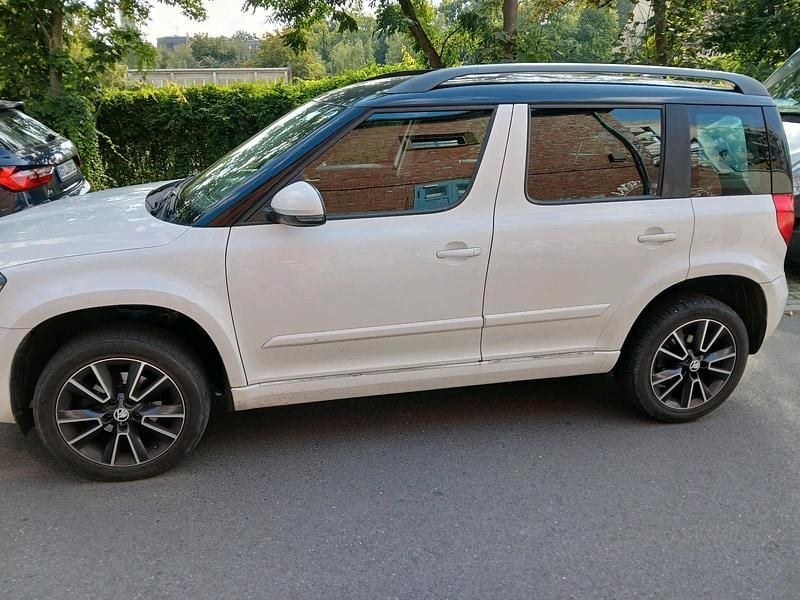 Weiß Gebraucht 2014 Skoda Yeti Ambition SUV | 5.000 € (Superpreis) - Bild 1/4