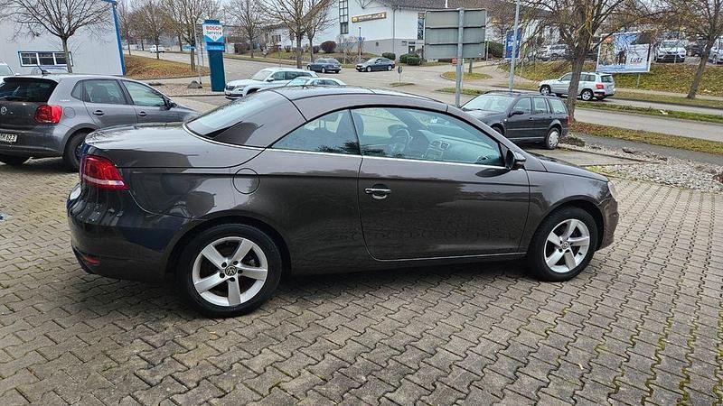 Gebraucht VW Eos 122 PS (89 kW) 2011 Braun Cabrio