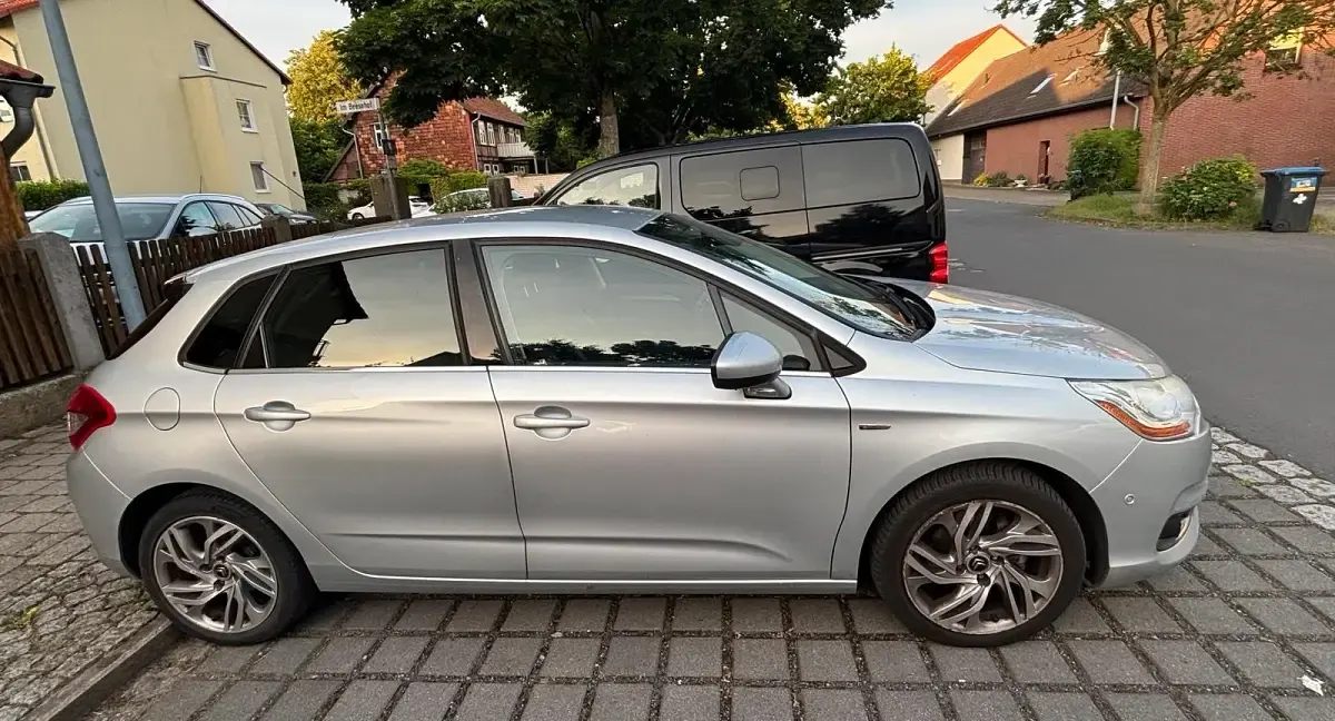 Gebraucht Citroën C4 Exclusive 120 PS (88 kW) 2012 Grau Limousine
