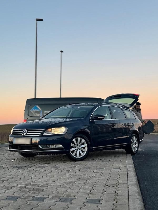 Gebraucht VW Passat 140 PS (102 kW) 2014 Violet Kombi