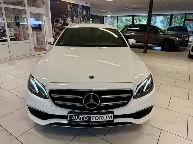 Gebraucht Mercedes E220 194 PS (142 kW) 2019 Andere Limousine