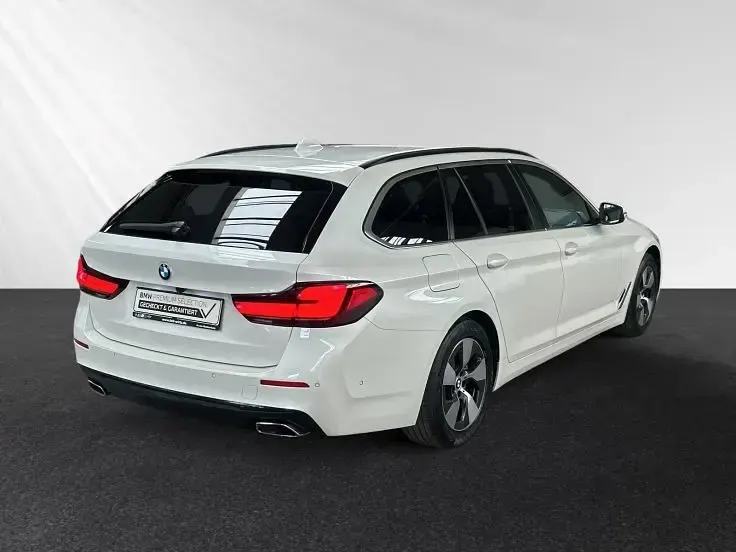 Gebraucht BMW 520 Efficient Dynamics 190 PS (139 kW) 2022 Mineralweiß metallic Kombi