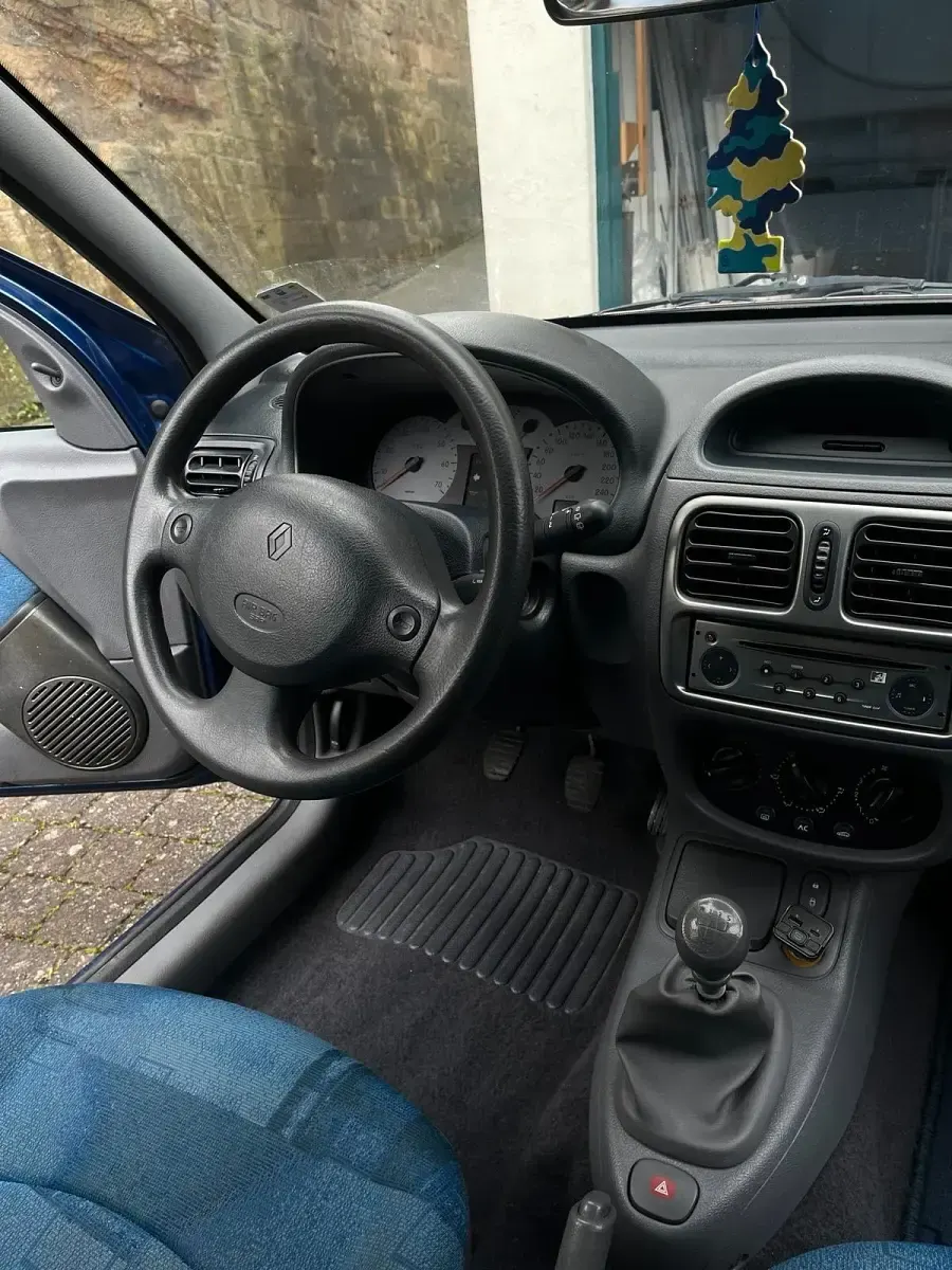 Gebraucht Renault Clio 75 PS (55 kW) 2001 Blau Kleinwagen