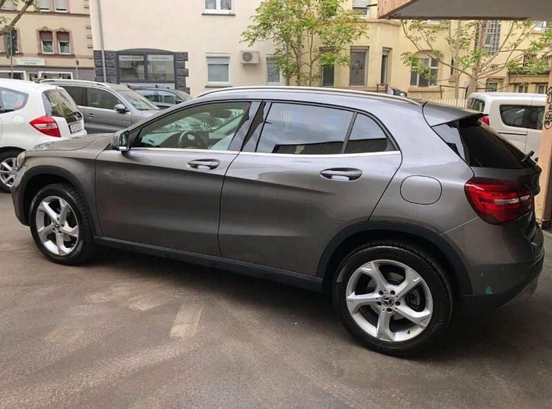 Gebraucht Mercedes GLA200 Urban 156 PS (114 kW) 2018 Grau SUV