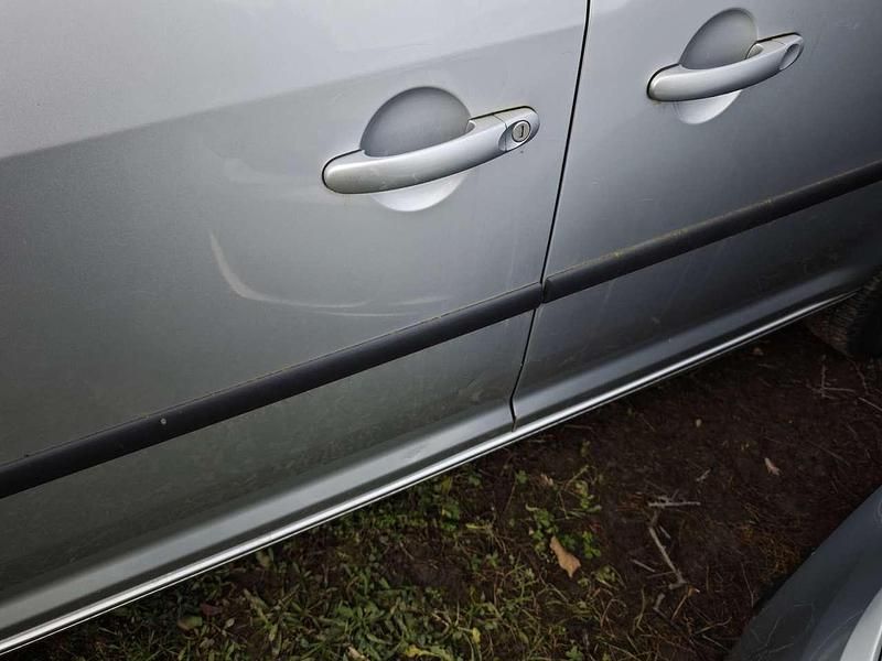 Gebraucht VW Caddy Trendline 102 PS (75 kW) 2012 Reflexsilber metallic Van / Kleinbus