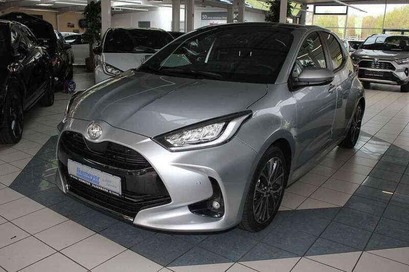 Simmering silber metallic Neu 2024 Toyota Yaris Hybrid Style Kleinwagen | 28.890 € (Etwas zu teuer) - Bild 1/4