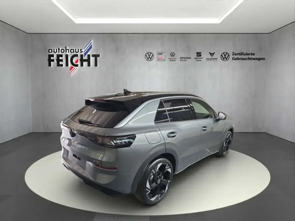 Neu VW T-Roc 150 PS (110 kW) 2026 Wolf grey metallic / schwarz SUV