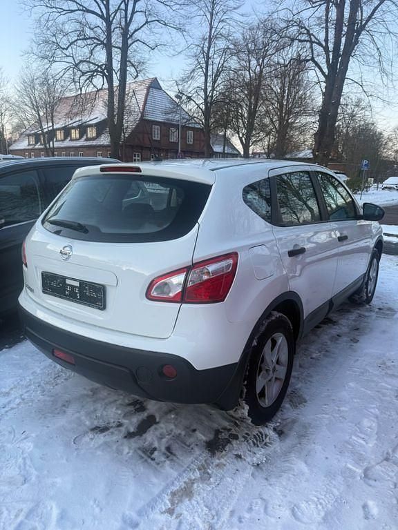 Gebraucht Nissan Qashqai 117 PS (86 kW) 2013 Weiß SUV