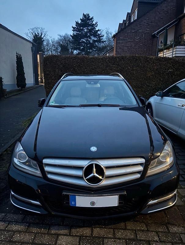 Gebraucht Mercedes C220 Avantgarde 170 PS (125 kW) 2011 Schwarz Kombi