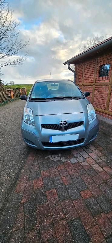 Gebraucht Toyota Yaris 101 PS (74 kW) 2009 Silber Kleinwagen