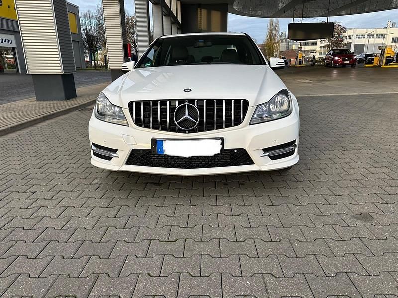 Gebraucht Mercedes C180 Edition 156 PS (114 kW) 2014 Weiß Limousine