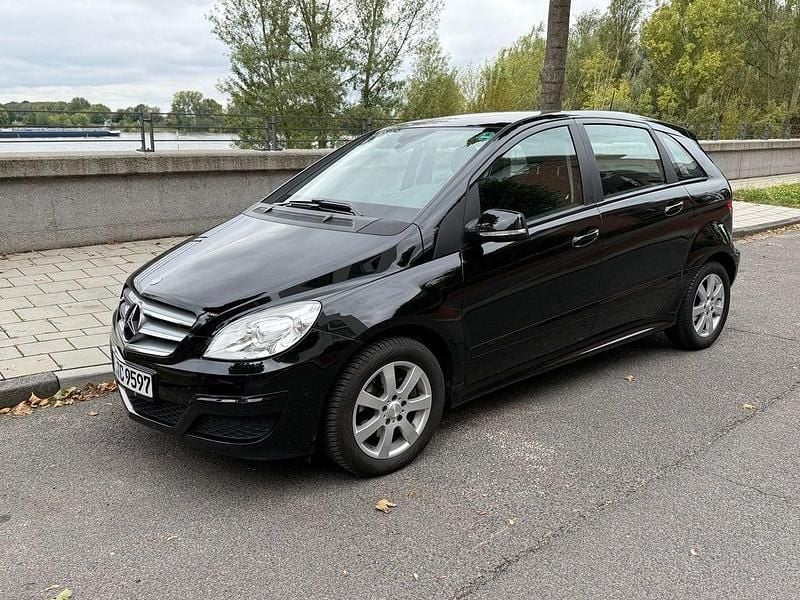 Gebraucht Mercedes B180 116 PS (85 kW) 2010 Schwarz Van / Kleinbus