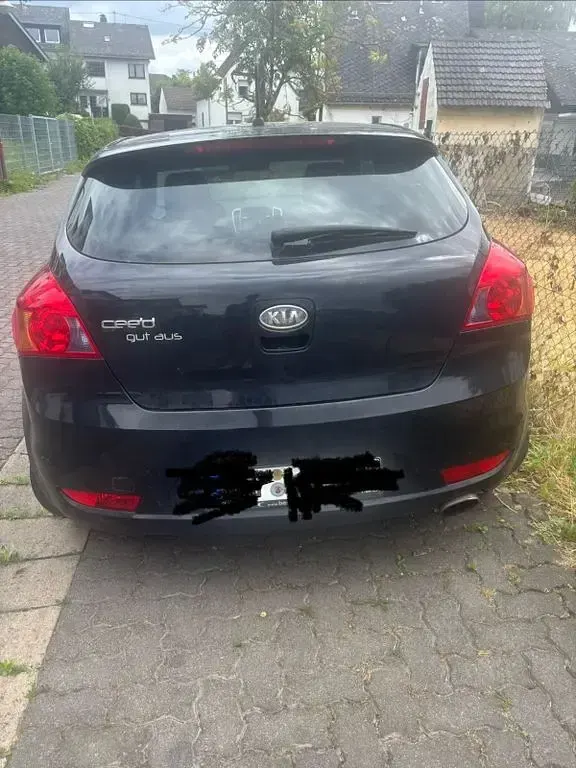Gebraucht Kia ProCeed 90 PS (66 kW) 2010 Schwarz Kleinwagen