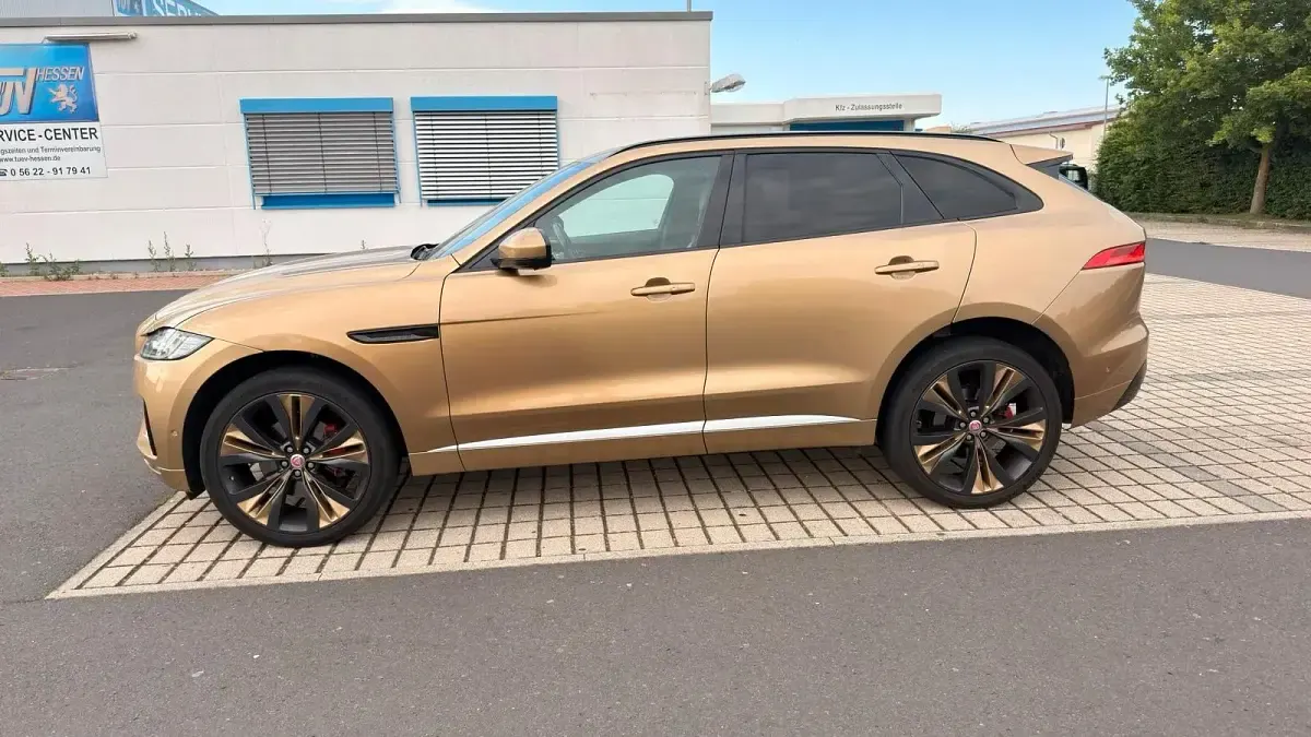 Gebraucht Jaguar F-Pace First Edition 306 PS (225 kW) 2017 Gold SUV