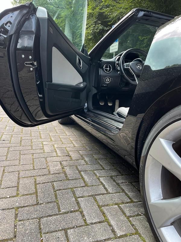 Schwarz Gebraucht 2012 Mercedes SLK200 Cabrio | 18.880 € - Bild 1/4