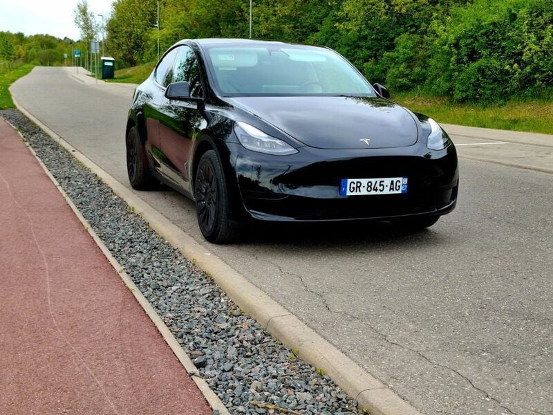 Schwarz Gebraucht 2023 Tesla Model Y SUV | 28.000 € - Bild 1/4