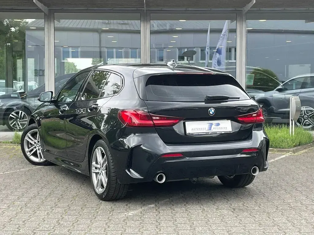 Gebraucht BMW 120 M Sport 190 PS (139 kW) 2021 Black sapphire Kleinwagen