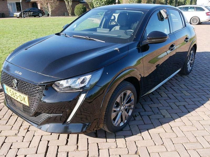 Gebraucht Peugeot e-208 Allure 100 kW (136 PS) 2020 Schwarz Kleinwagen