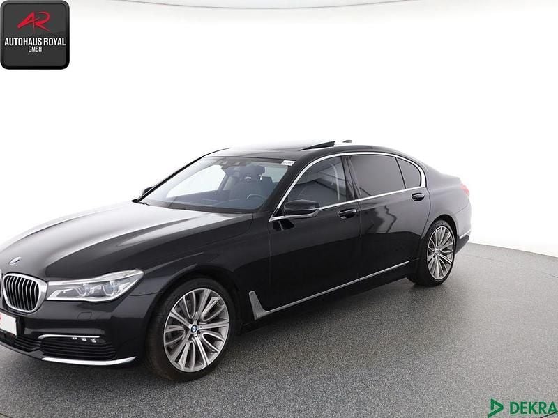 Saphirschwarz Gebraucht 2019 BMW 740L Limousine | 42.880 € (Guter Preis) - Bild 1/4