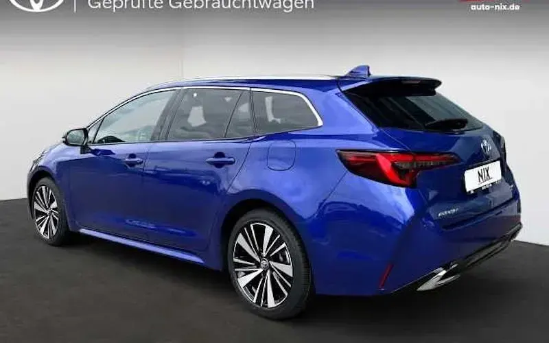 Neu Toyota Corolla 180 PS (132 kW) 2025 Blau Kombi