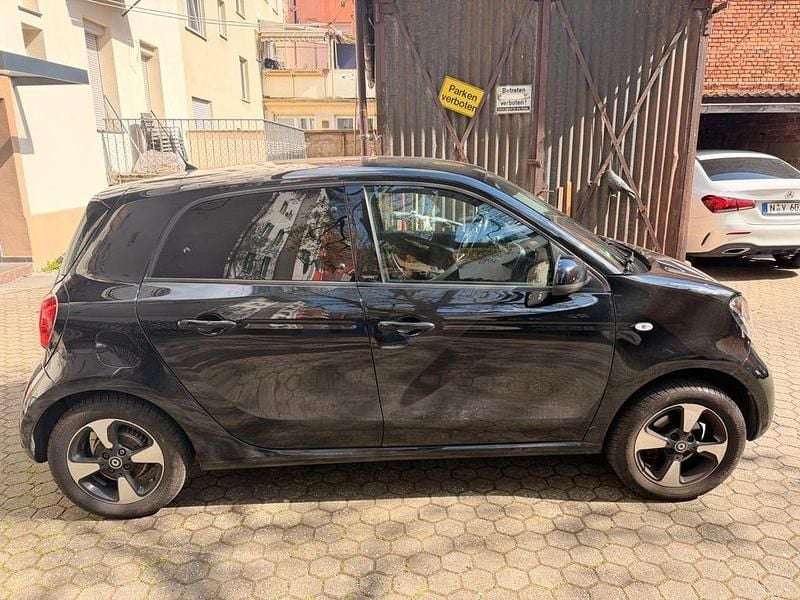 Gebraucht Smart ForFour 90 PS (66 kW) 2018 Schwarz Kleinwagen