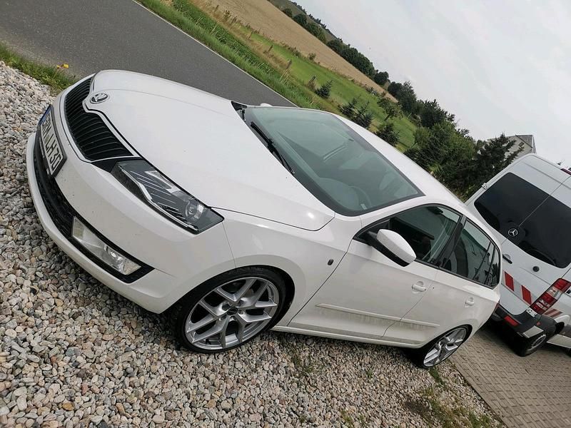 Gebraucht Skoda Rapid 105 PS (77 kW) 2014 Weiß Kleinwagen