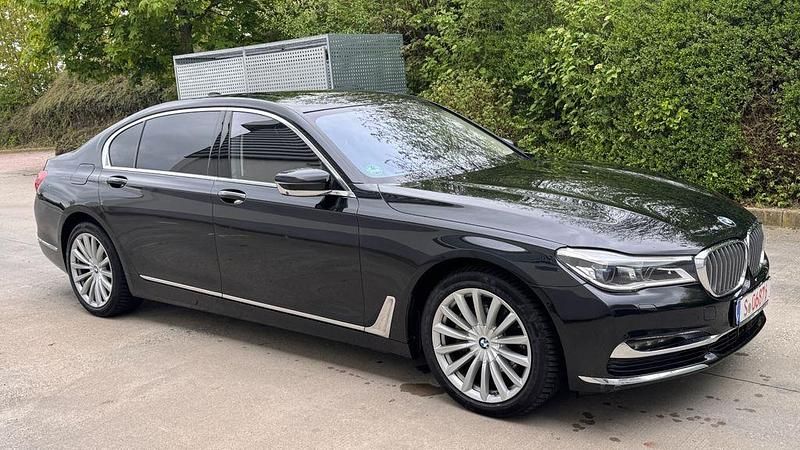 Second-hand BMW 740 320 CP (235 kW) 2018 Negru Berlinǎ