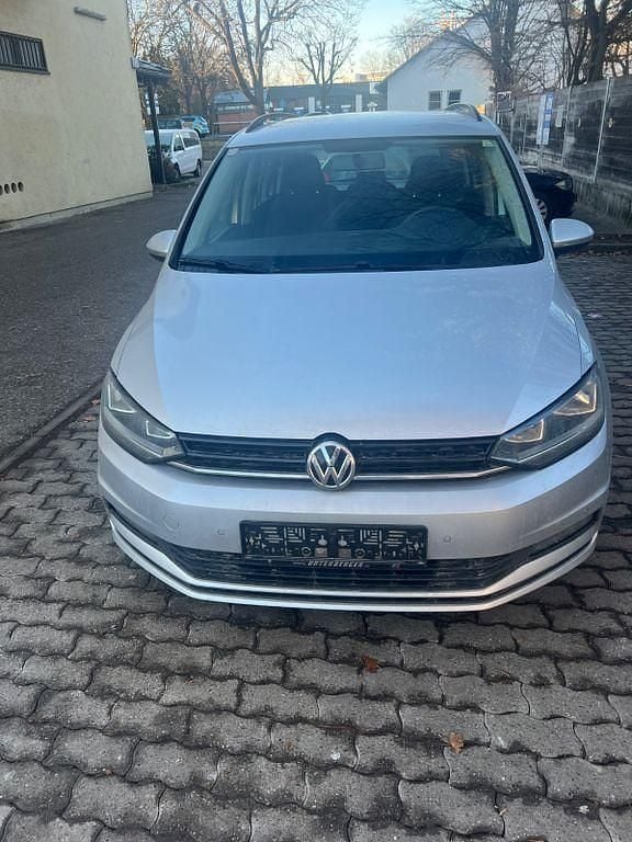 Gebraucht VW Touran Trendline 116 PS (85 kW) 2017 Silber Van / Kleinbus